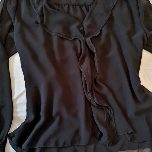 Aritzia Wilfred black sheer ruffle & lace pirate button down blouse. Size M. - Picture 6 of 11
